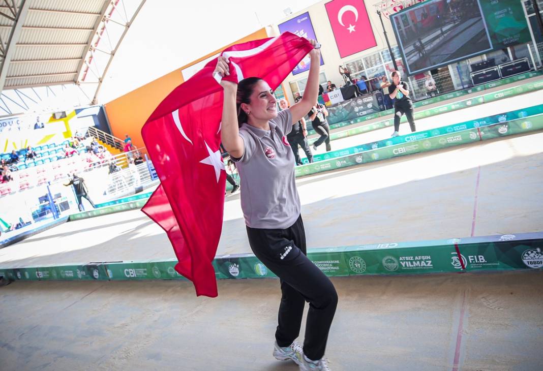 Milli bocceci Eda Sayak'tan altın madalya 1